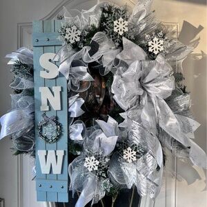 Evergreen and mesh SNOW wreath. NEW